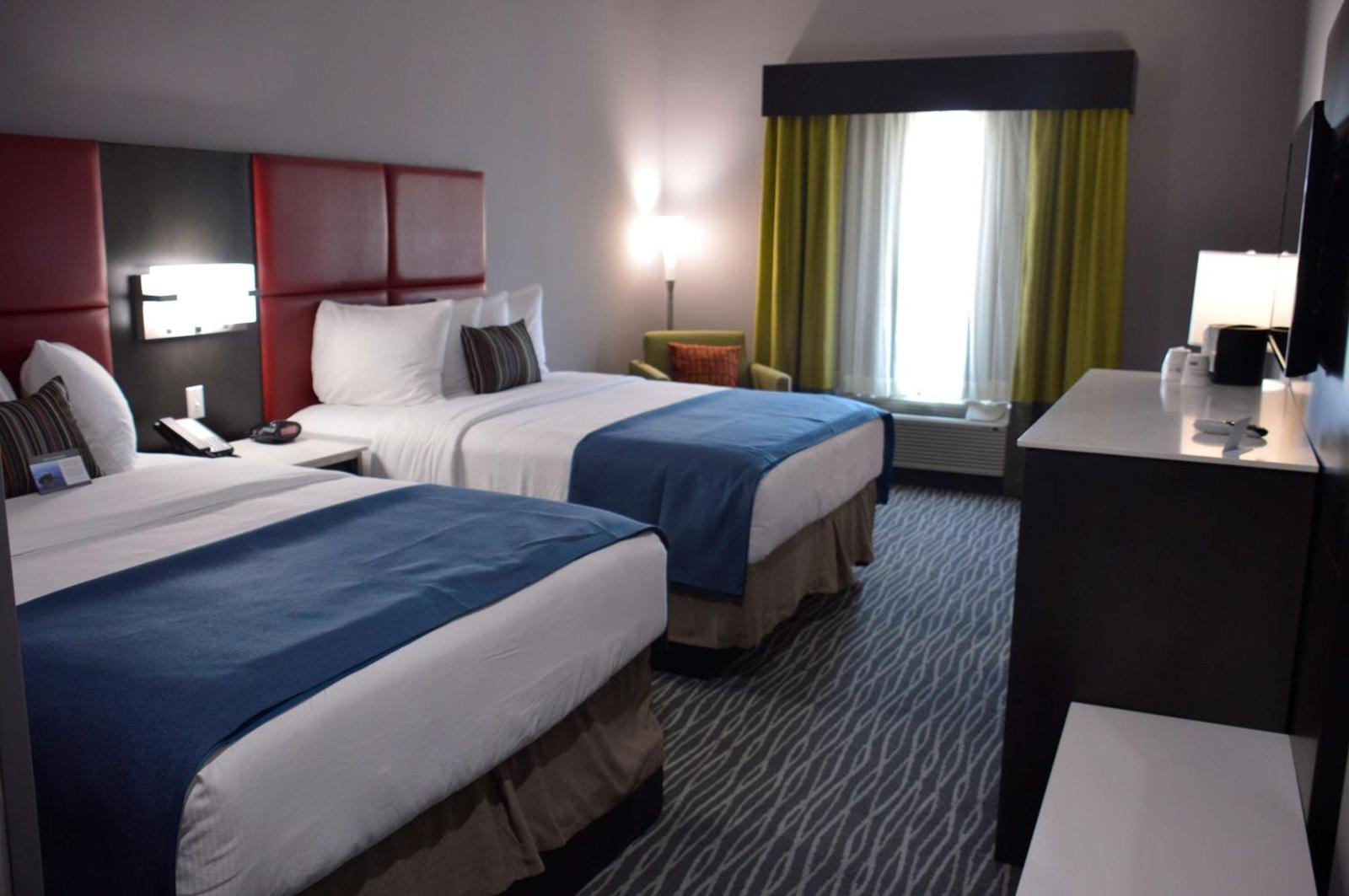 Best Western Plus Airport Inn & Suites