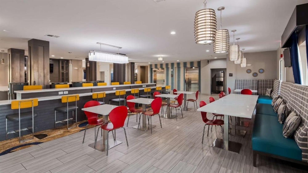 Best Western Plus Airport Inn & Suites Main image