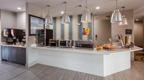 Best Western Plus Airport Inn & Suites image 39