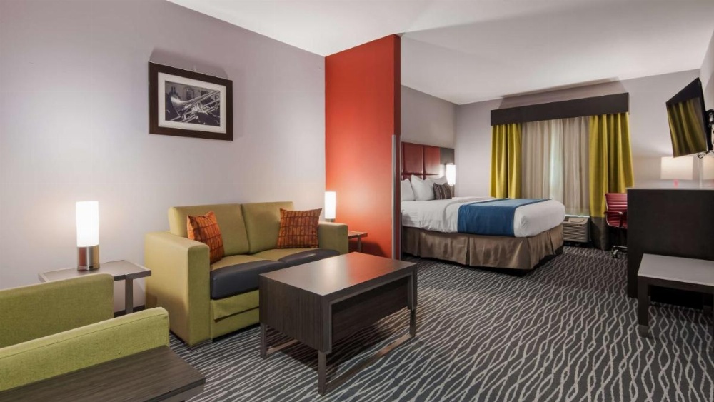 Best Western Plus Airport Inn & Suites