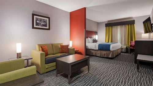 Best Western Plus Airport Inn & Suites image 4