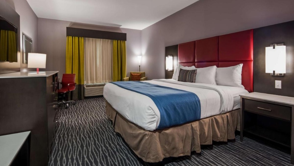 Best Western Plus Airport Inn & Suites